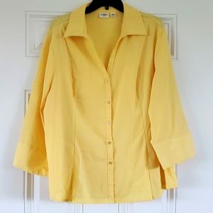 Catos yellow 3/4 sleeve dressy shirt to be worn untucked bottom has kick pleats